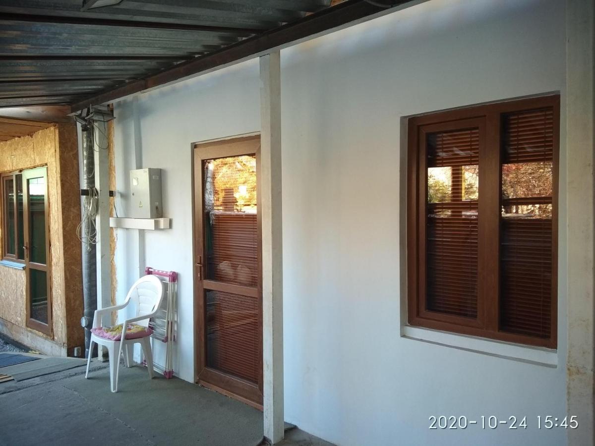 Apartment In A Guest House Almaty Bagian luar foto