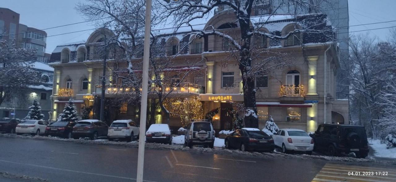 Apartment In A Guest House Almaty Bagian luar foto