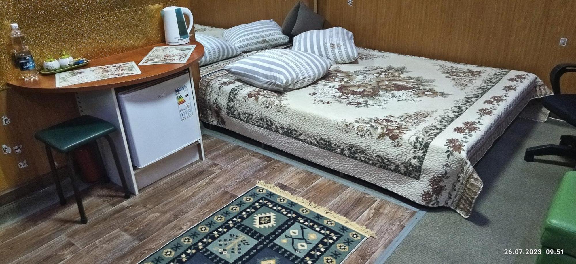 Apartment In A Guest House Almaty Bagian luar foto